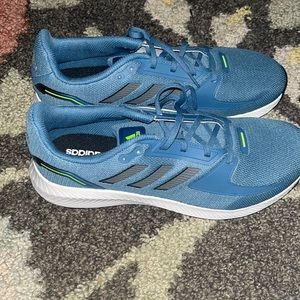NWOT Men’s Adidas Sneakers